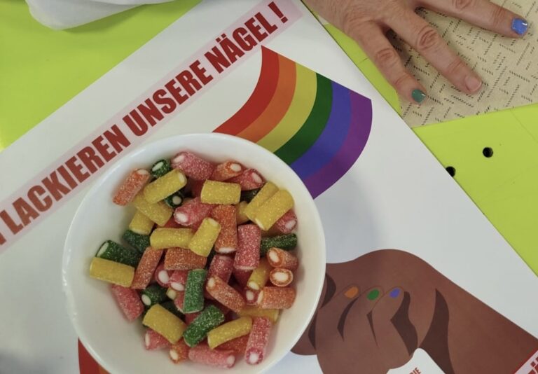 Bunte Nägel gegen Homophobie: Das RRBK setzt ein Zeichen zum IDAHOBIT 2024
